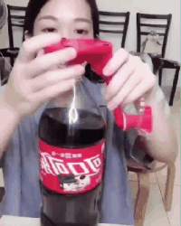 콜라 편하게 먹는방법.gif