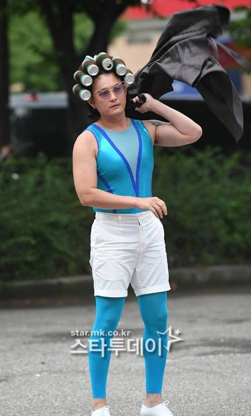 노라조와 백댄서 뮤뱅 출근길.jpg