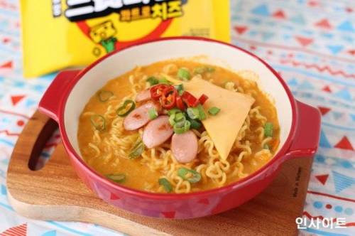 삼양라면 신제품 콰트로 치즈.jpg
