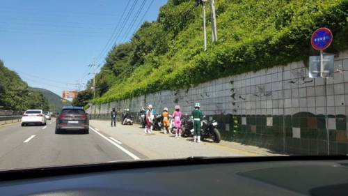 요즘 바이크 모임에서 유행하는 것.jpg