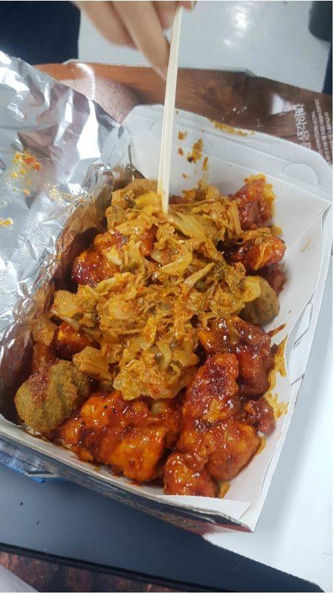 멕시카나 김치 치킨 실물.jpg