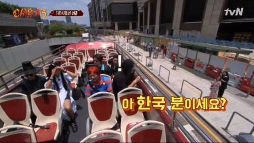서로 한국인인지 몰라봄.jpg