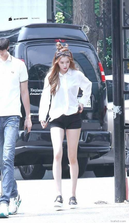 만화를 찢고 나온 듯한 우월한 비율.jpg