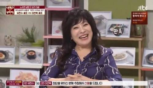 누나한테 귀여움 받는 이연복셰프.jpg