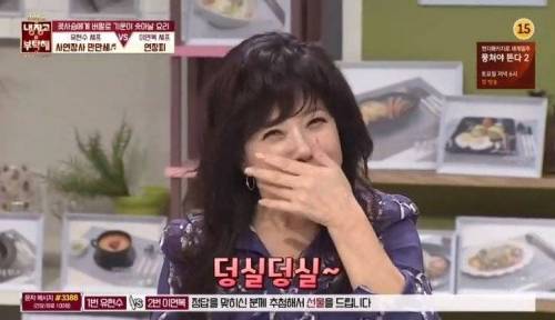누나한테 귀여움 받는 이연복셰프.jpg