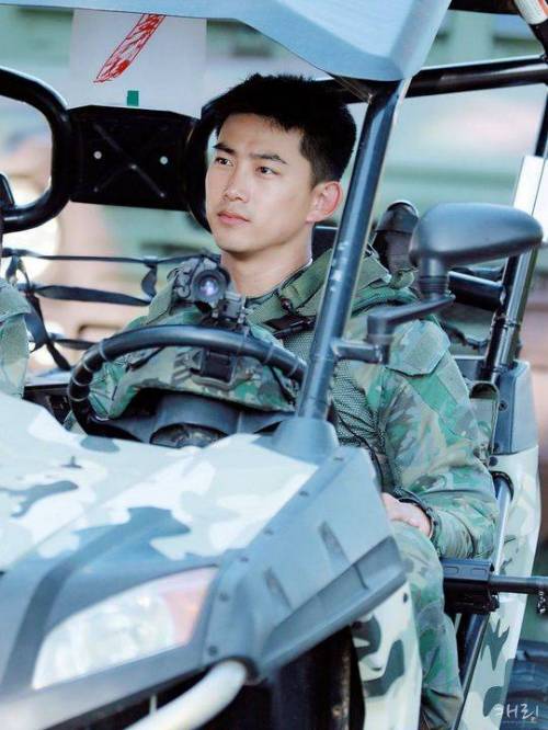 군인 옥택연.jpg