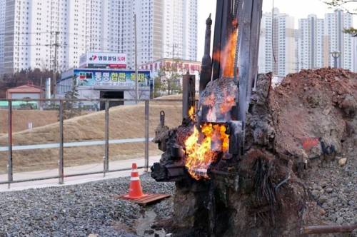 1년 8개월째 불타고 있는 포항 천연가스 근황.jpg