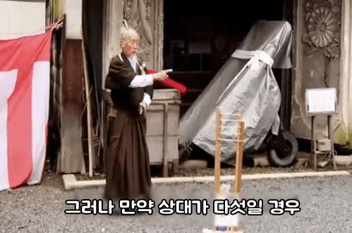 일본도의 명인이 알려주는 싸움 방법.jpg