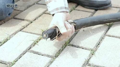 [스압] 온 몸에 전기가 흐르는 남자.jpg