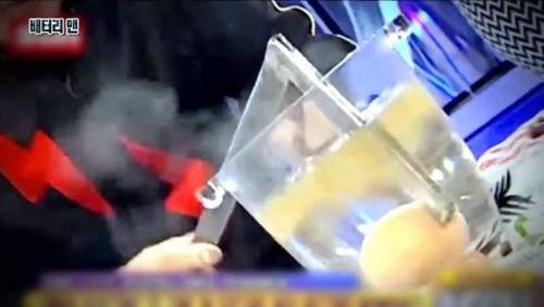 [스압] 온 몸에 전기가 흐르는 남자.jpg