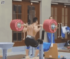 몸무게 77kg 스쿼트 270kg.jpg