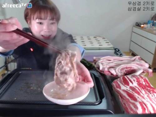 [스압] 먹방bj  레전드 ㄷㄷ.jpg