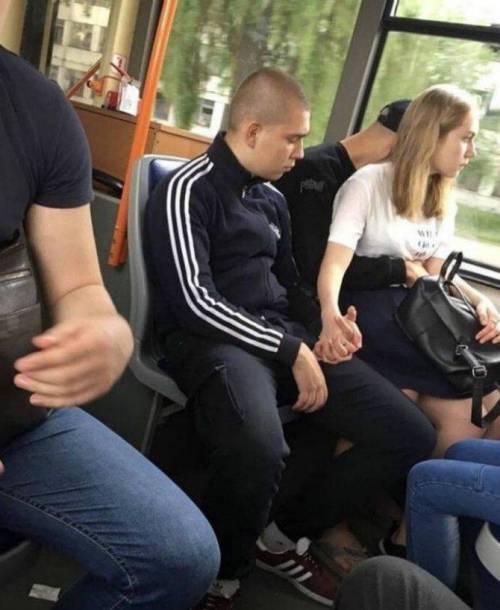 세상에서 가장 난해한 커플사진.jpg