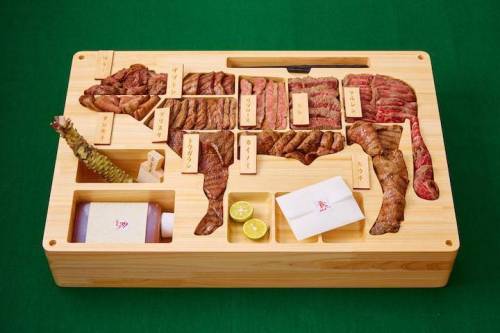세계에서 가장 비싸다는 와규 도시락.jpg