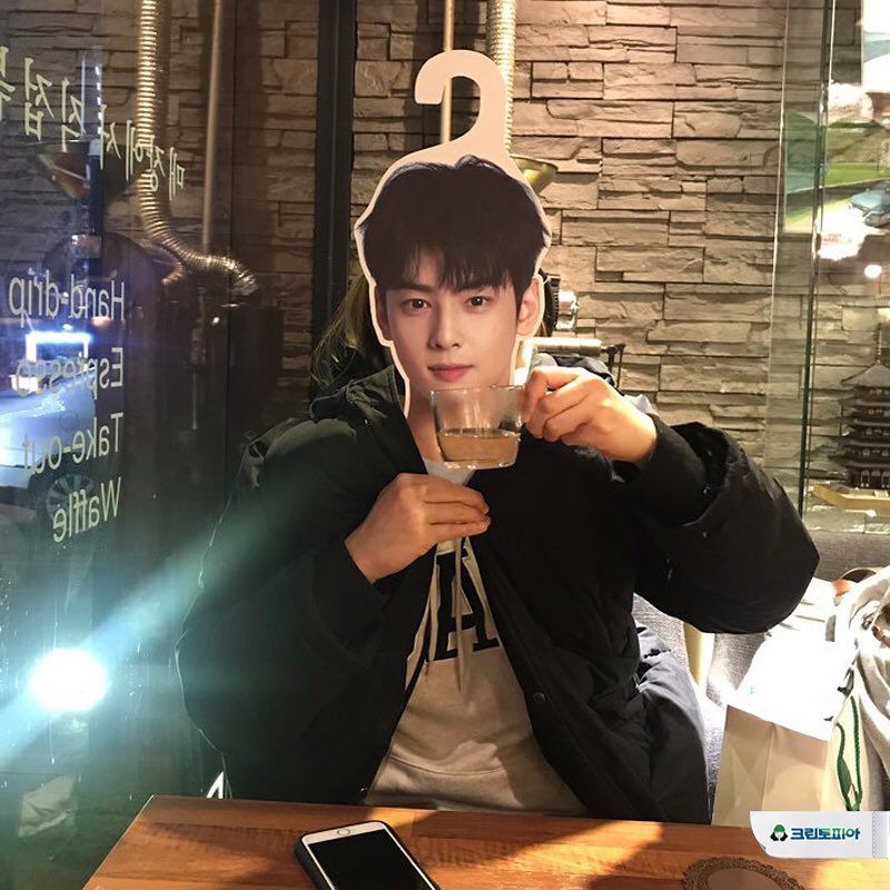 그린토피아 차은우 옷걸이 증정 실사