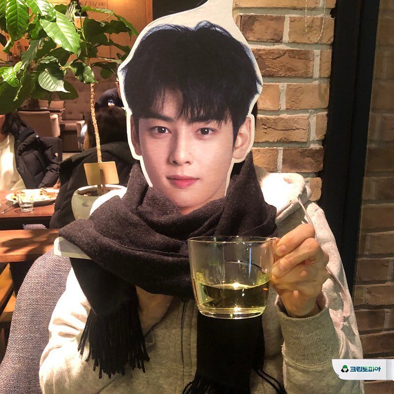 그린토피아 차은우 옷걸이 증정 실사