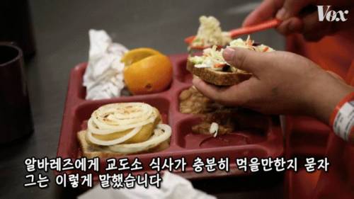 [스압] 미국 교도소에서 라면이 인기 있는 이유.jpg