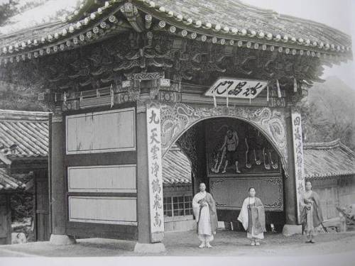 [스압] 1912년에 촬영된 금강산 사찰.jpg