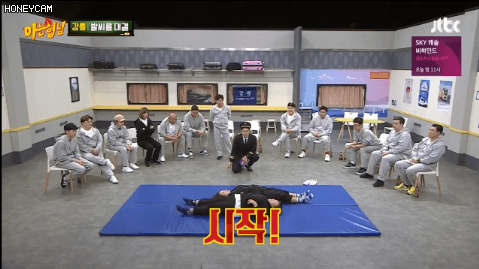 여자 개그우먼들의 발씨름 시합.gif