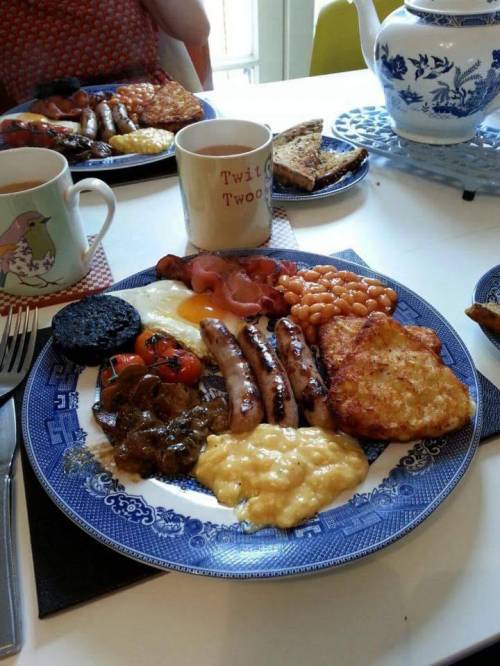 [스압] 풀세팅된 영국식 아침식사.jpg