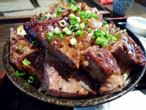 [스압] 스테이크 덮밥.jpg