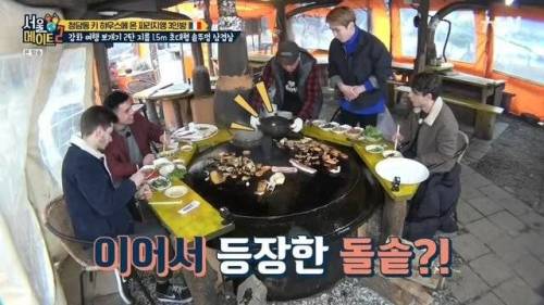 [스압] 초대형 솥뚜껑 삼겹살.jpg