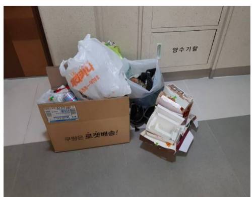 내려갈 때 쓰레기 좀 버려줘.jpg