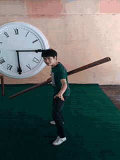 어우 ~ 아프겠네.gif