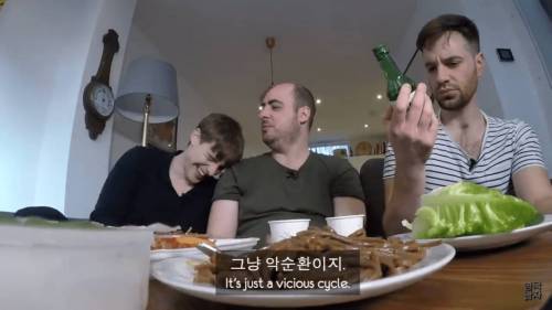 족발과 소주를 맛 본 외국인.jpg