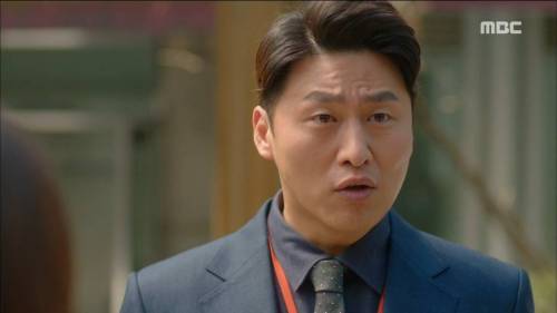 얼굴이 많이 닮았다고 말하긴 애매하지만 맡는 배역이 비슷해서 항상 헷갈리는 배우