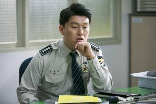 얼굴이 많이 닮았다고 말하긴 애매하지만 맡는 배역이 비슷해서 항상 헷갈리는 배우