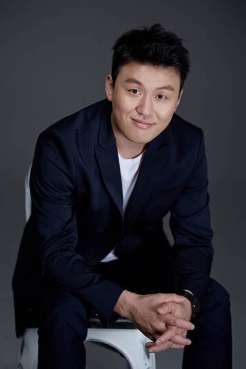 얼굴이 많이 닮았다고 말하긴 애매하지만 맡는 배역이 비슷해서 항상 헷갈리는 배우