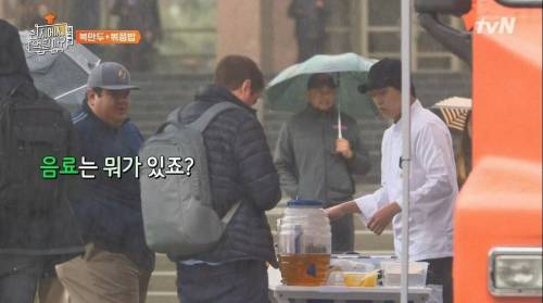[스압] 단무지를 처음 본 외국인의 반응.jpg