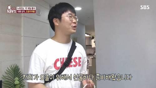 [스압] 사람처럼 자는 댕댕이.jpg