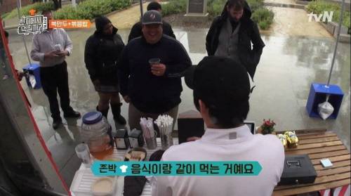 [스압] 단무지를 처음 본 외국인의 반응.jpg