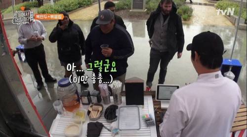 [스압] 단무지를 처음 본 외국인의 반응.jpg