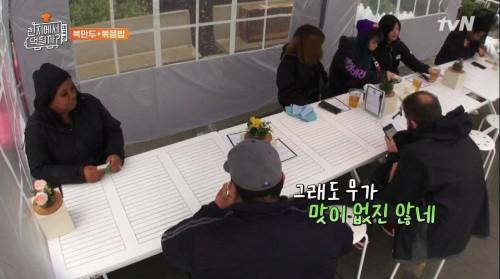 [스압] 단무지를 처음 본 외국인의 반응.jpg