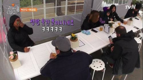 [스압] 단무지를 처음 본 외국인의 반응.jpg