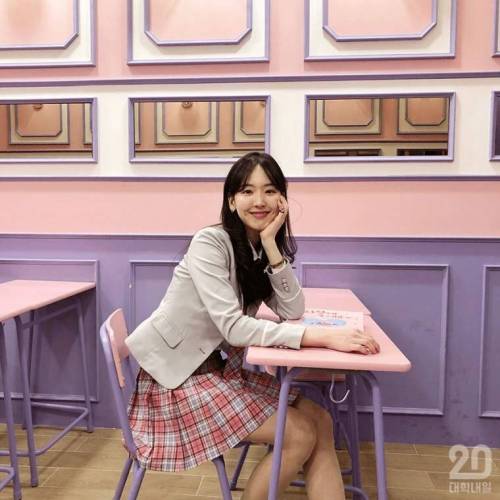 요즘 핫플레이스 교복 대여점.jpg