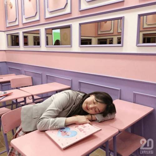요즘 핫플레이스 교복 대여점.jpg