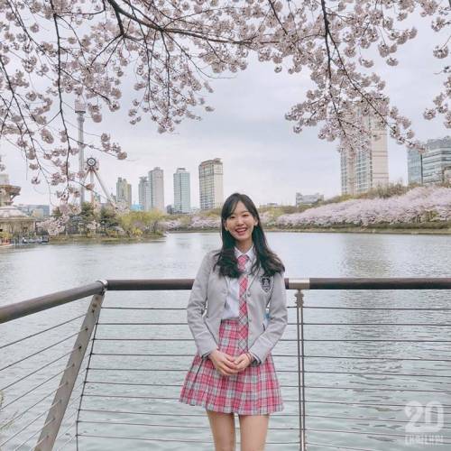 요즘 핫플레이스 교복 대여점.jpg