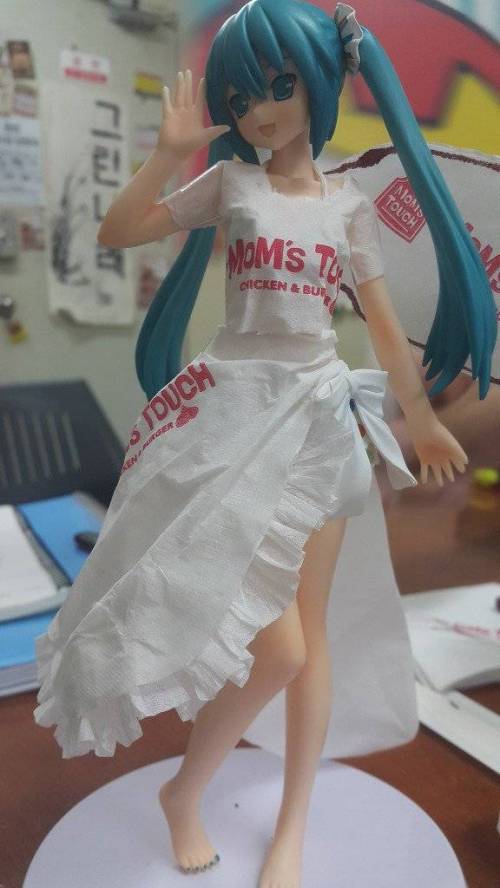 야한 피규어를 엄마에게 들키면 벌어지는 일.jpg