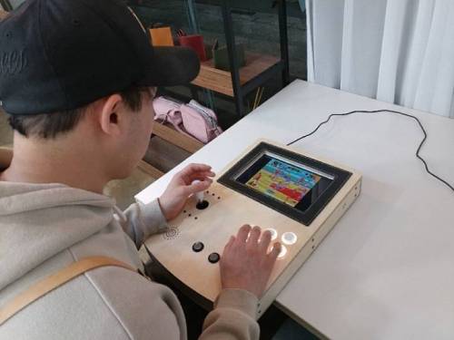 지하철에서 가방 뒤로 메어도 환영받을 가방.jpg