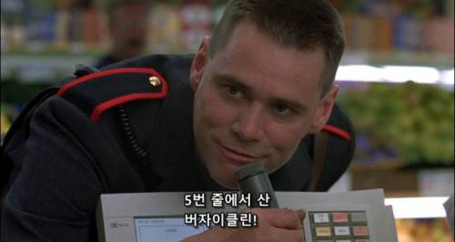 [스압] 계산 순번을 양보하는 경찰관.jpg