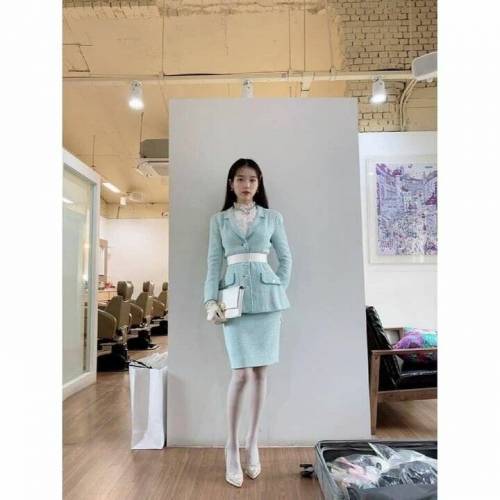 아이유가 키 크게 사진 찍는 방법.jpg