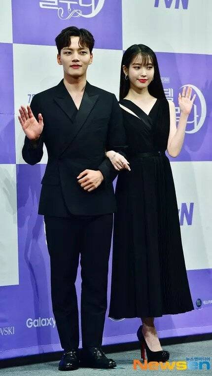 공포의 아이유 사진.jpg