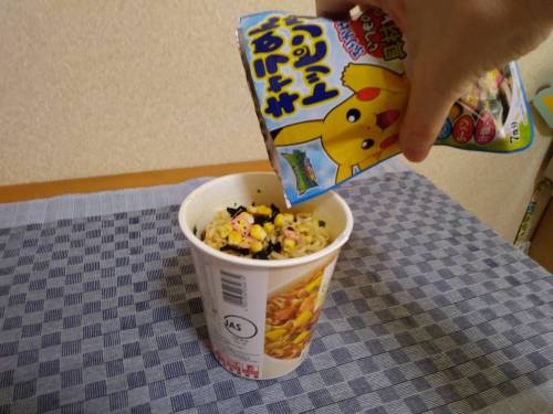 피카츄 라면 토핑.jpg