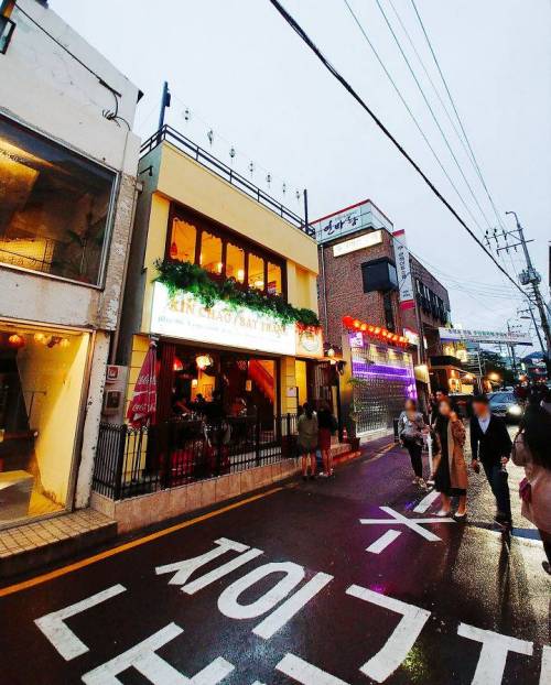 요즘 전국 카페거리 상황.jpg