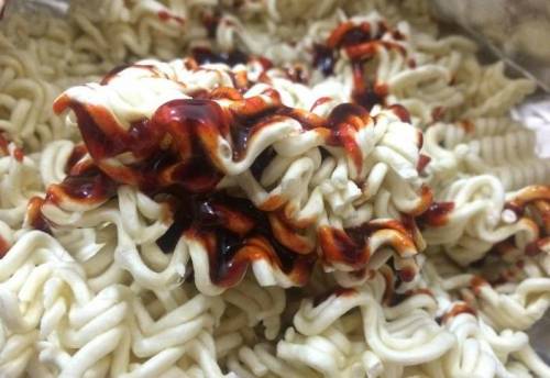 의외로 부셔먹어도 존맛이라는 라면...jpg