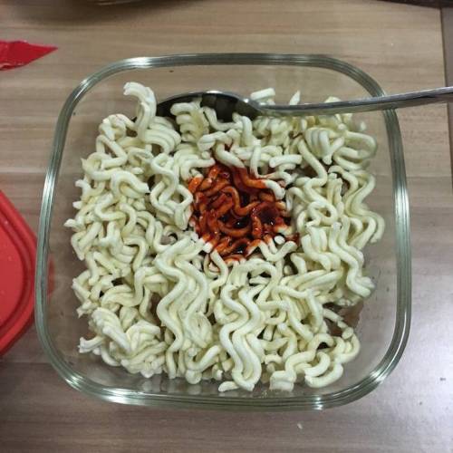 의외로 부셔먹어도 존맛이라는 라면...jpg